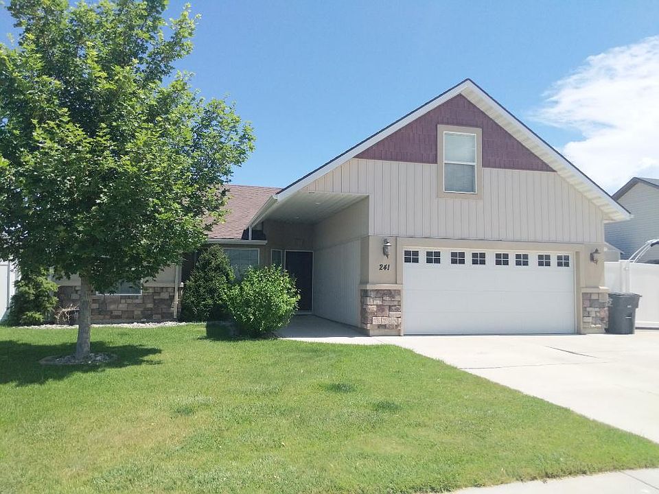 mini_Front Yard_Exterior_1_07202023