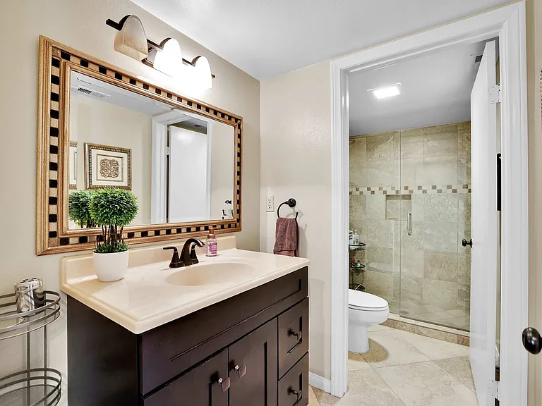 E Waverly Dr — Photo 5