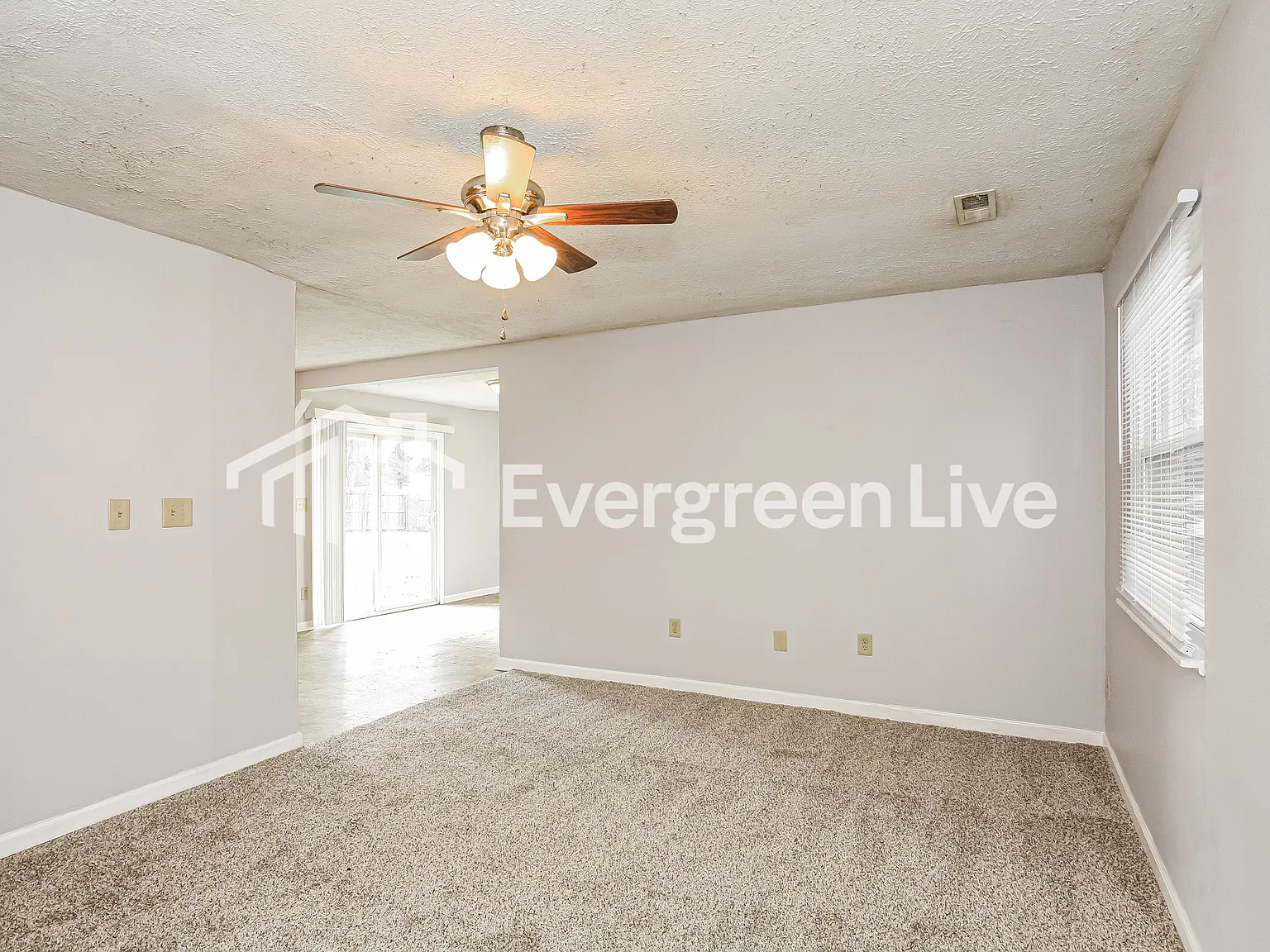 3 bed, 1.0 bath, 1188 sqft, $1,445 — Photo 4