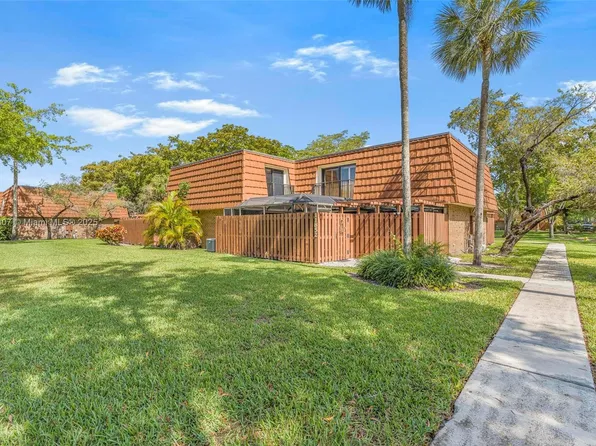 11852 SW 9th Ct, Davie, FL 33325