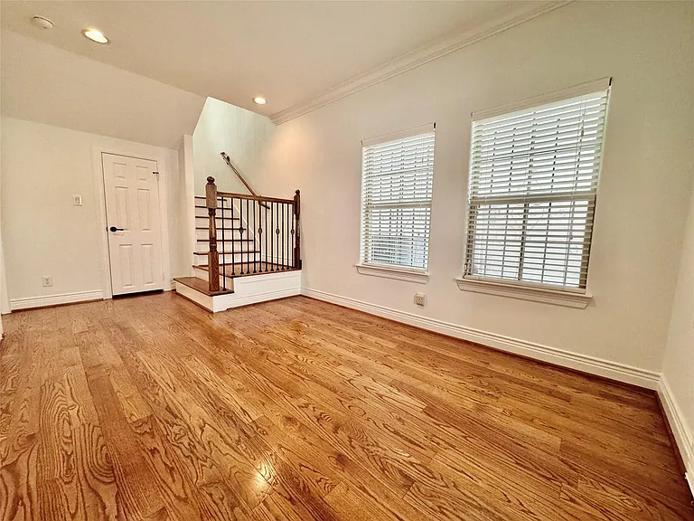4507 Crawford St — Photo 7