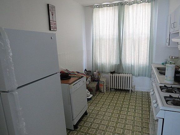 2nd image of 581 Richmond Ave