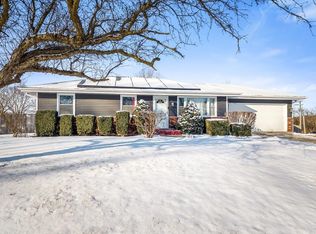 6268 Walnut Grove Rd, Loves Park, IL 61111