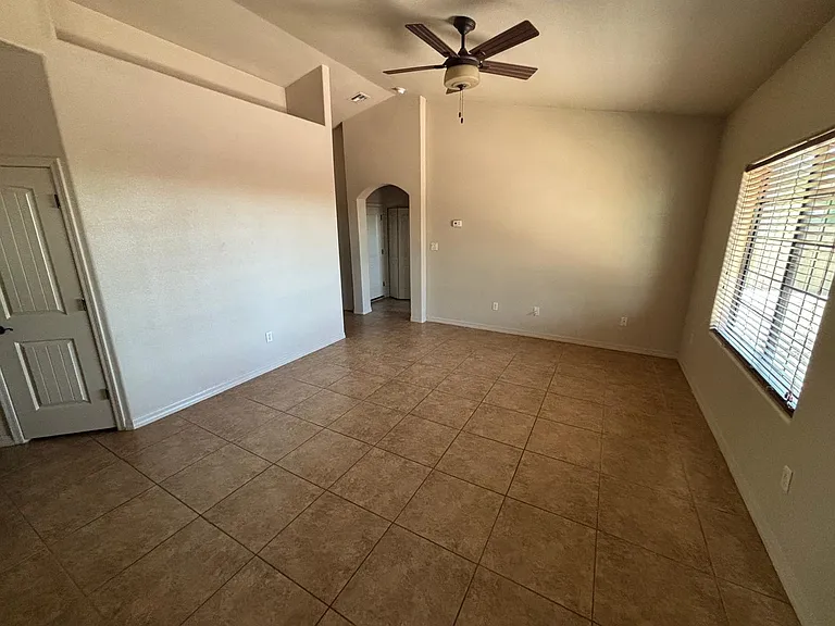 1427 N Avenida Serenidad Ave — Photo 4
