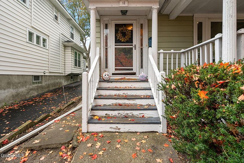 5th image of 12 Fairlawn Avenue