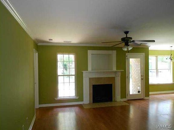 3rd image of 245 39th St