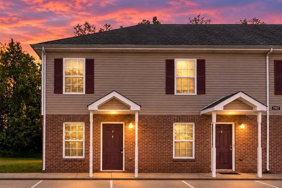2 bed, 1.5 bath, 960 sqft, $1,200 — Photo 3