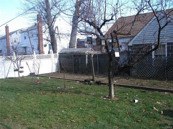 5th image of 160 Truman Ave