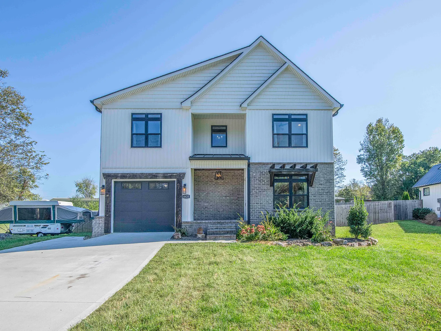 3 bed, 2.5 bath, 1840 sqft, $2,700 — Photo 1