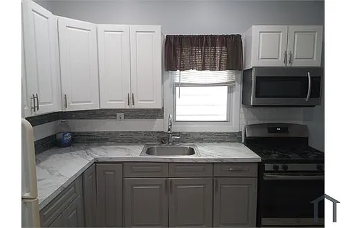 143 Johnson Ave #1 Photo 1