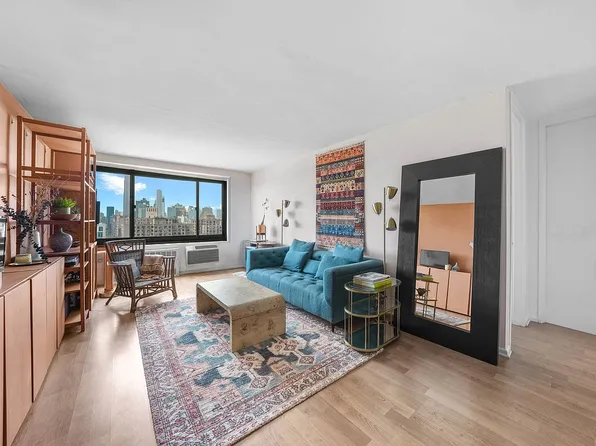185 Hall St APT 1607, Brooklyn, NY 11205