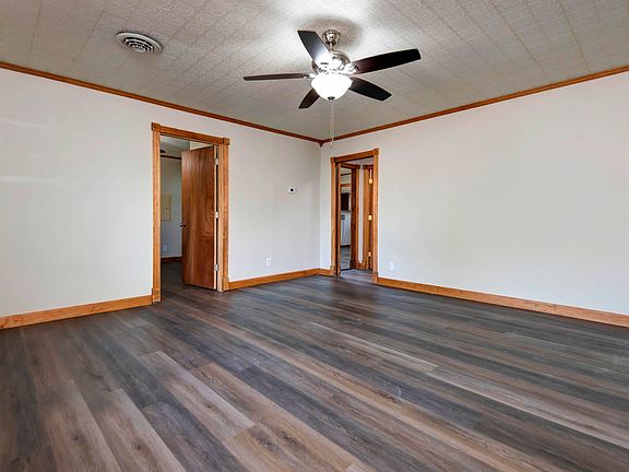 4th image of 2306 N Farmer Avenue