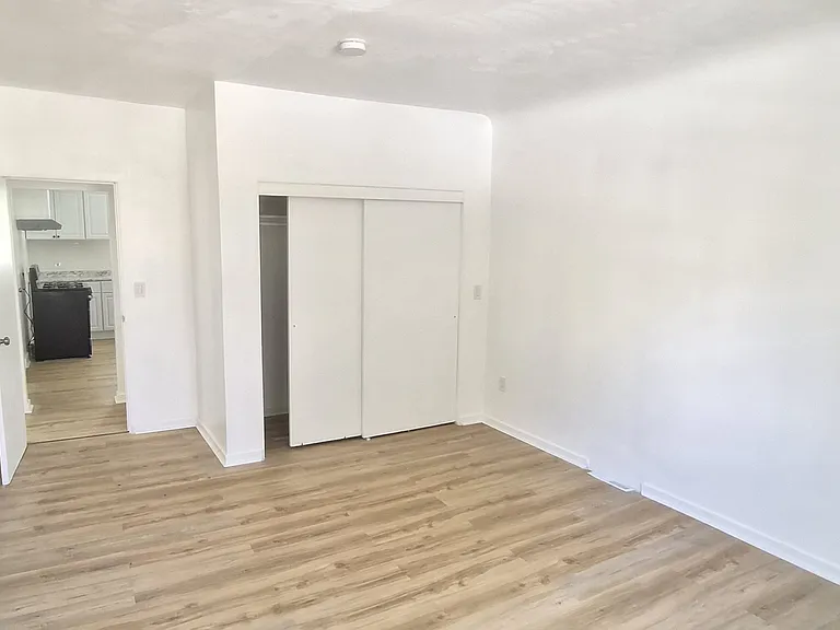 1025 Kenneth Ave #1 — Photo 12
