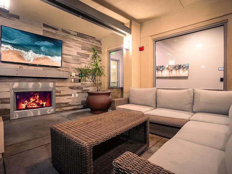 La Verne Village Luxury Apartment Homes — Photo 51
