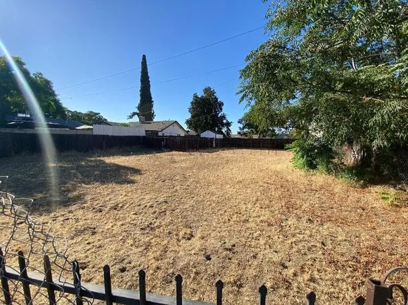 128 W Houston Ave, Visalia, CA 93291
