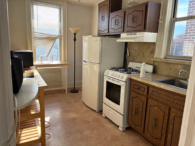 2nd image of 2329 33rd St #2