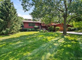 28W671 Townline Rd, Warrenville, IL 60555