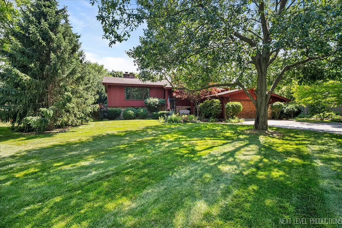 28W671 Townline Rd photo 1