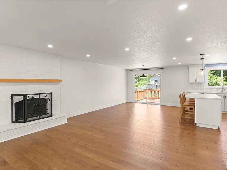 17714 SE Cook St — Photo 9