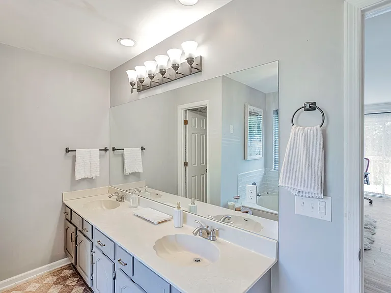 Double sink in master bath