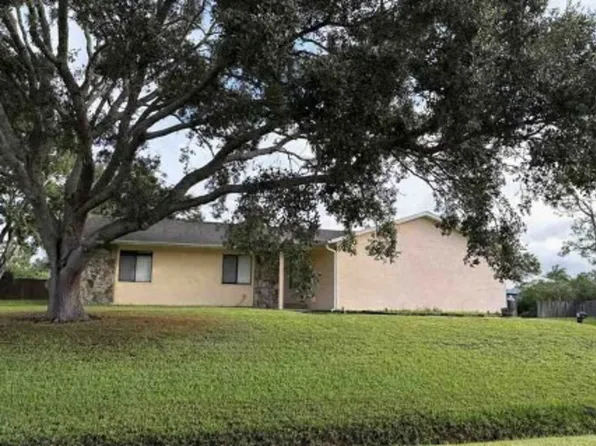 1200 Nienburg Ave NW, Palm Bay, FL 32907