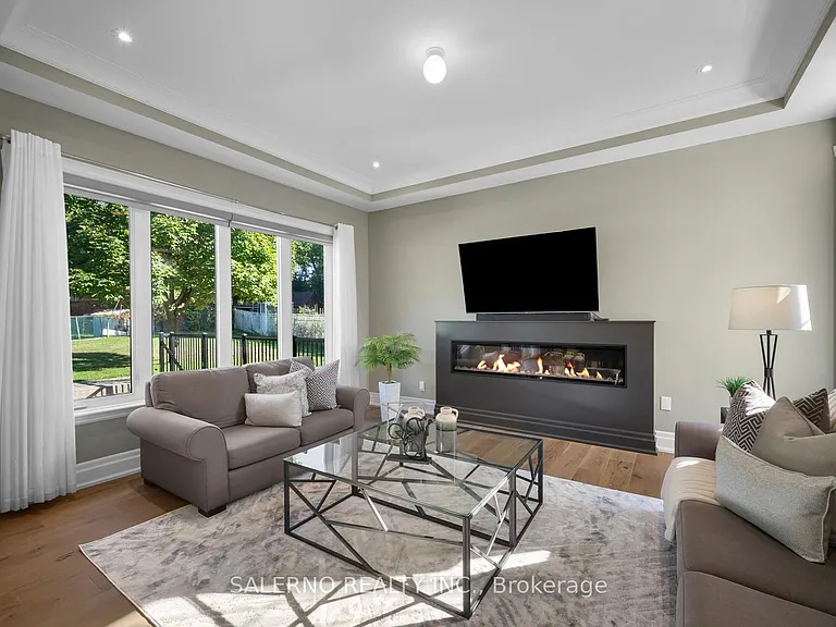 11 Compton Cres — Photo 19