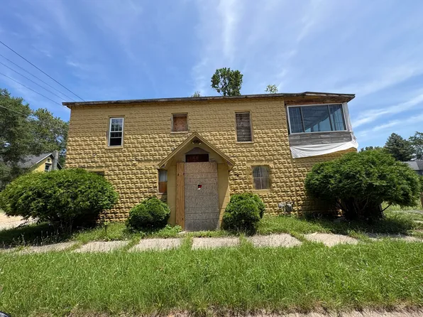 817 Thresher Ave, Benton Harbor, MI 49022