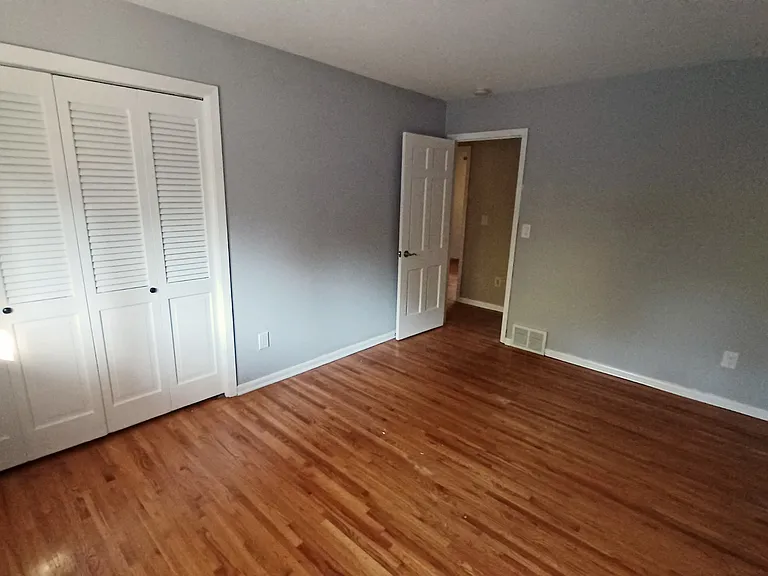 907 County Road B W — Photo 15