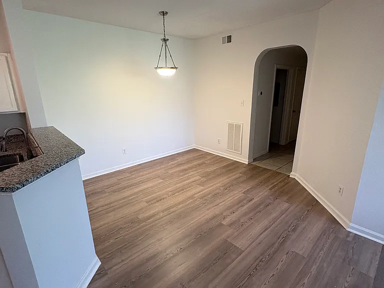 310 Riverbend Dr #1E — Photo 8