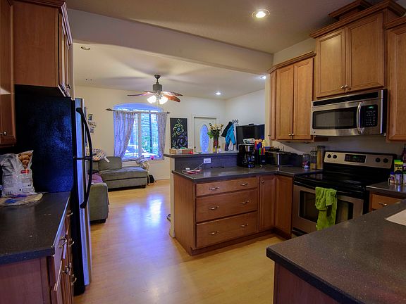 4th image of 100 E Clonakilty Dr