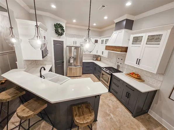 702 Chancery Ln, Cave Springs, AR 72718