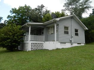 121 Tabor Rd, Oak Ridge, TN 37830