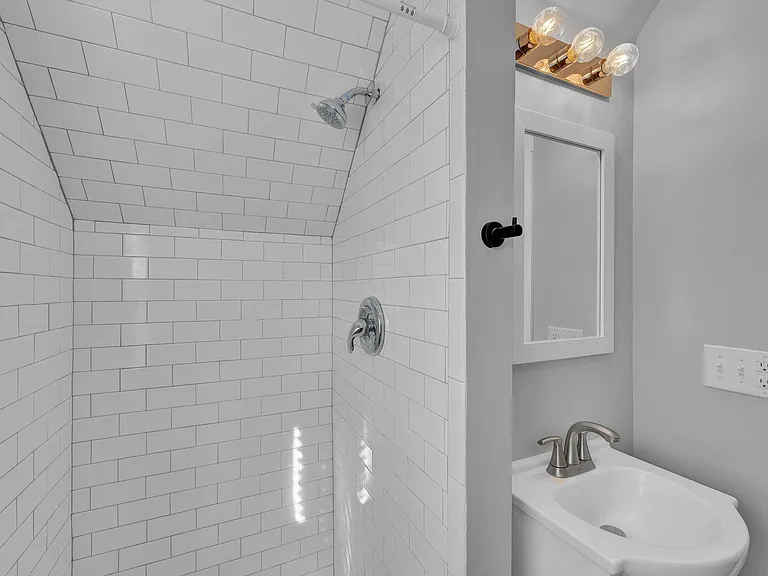 3565 Pape Ave #3 — Photo 10