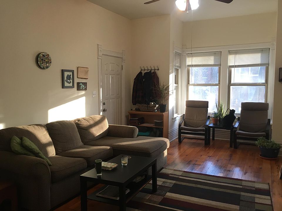Livingroom with bay window