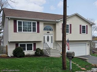 11 Union Ave, North Providence, RI 02904