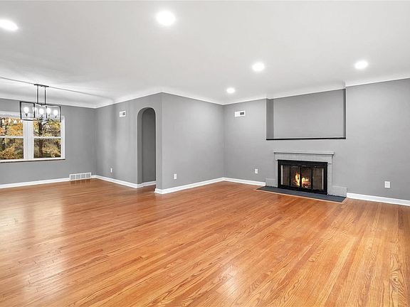 3rd image of 1632 Muriel Dr