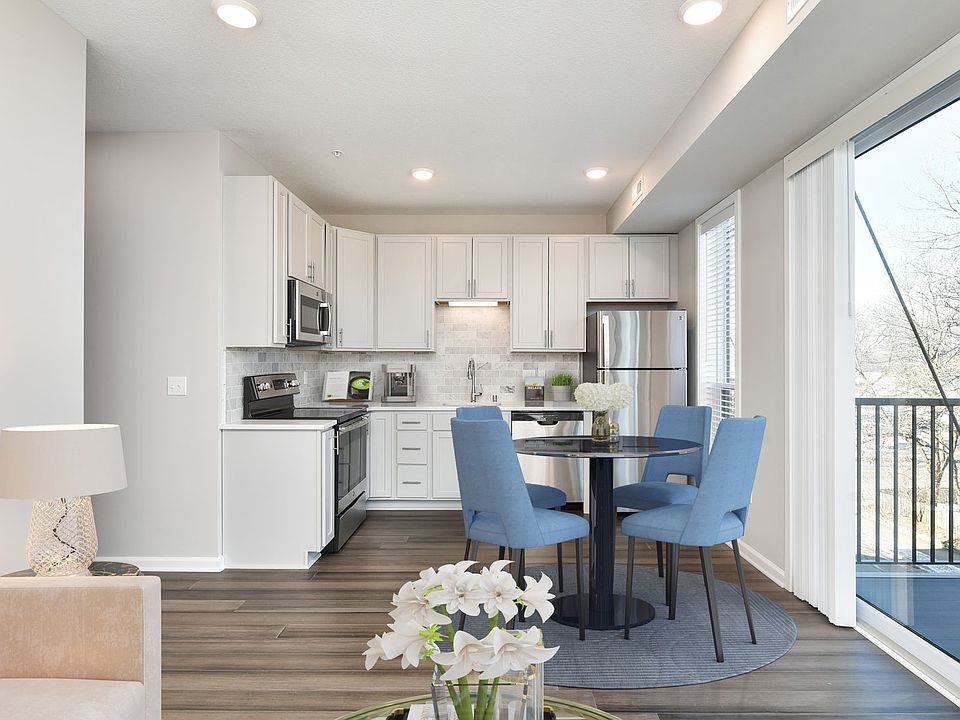 1st image of 829 Marshall St NE #326