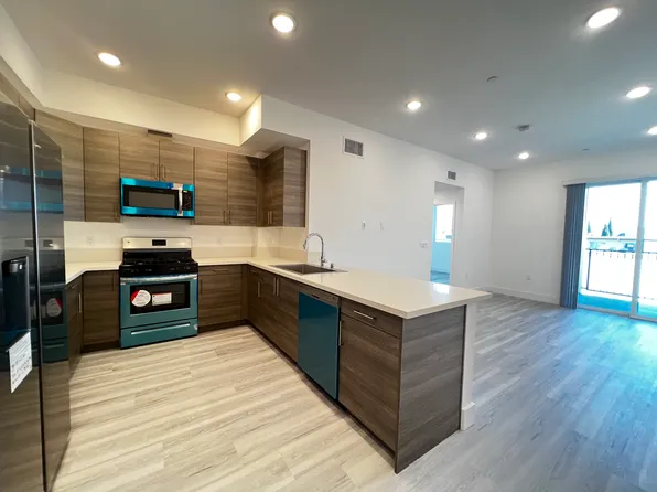 549 N Heliotrope Dr.