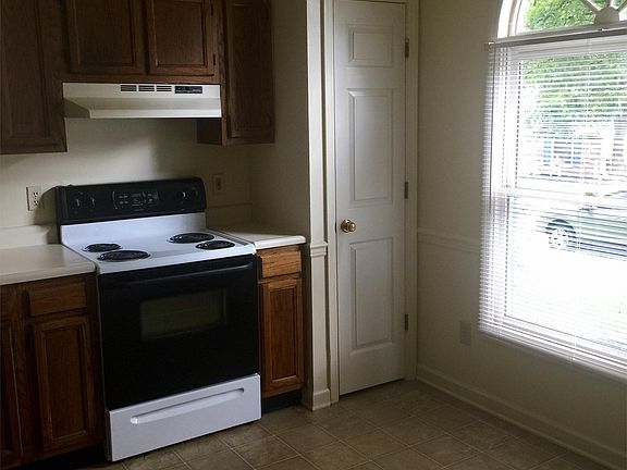 4th image of 440 Eagle Brook Dr #1