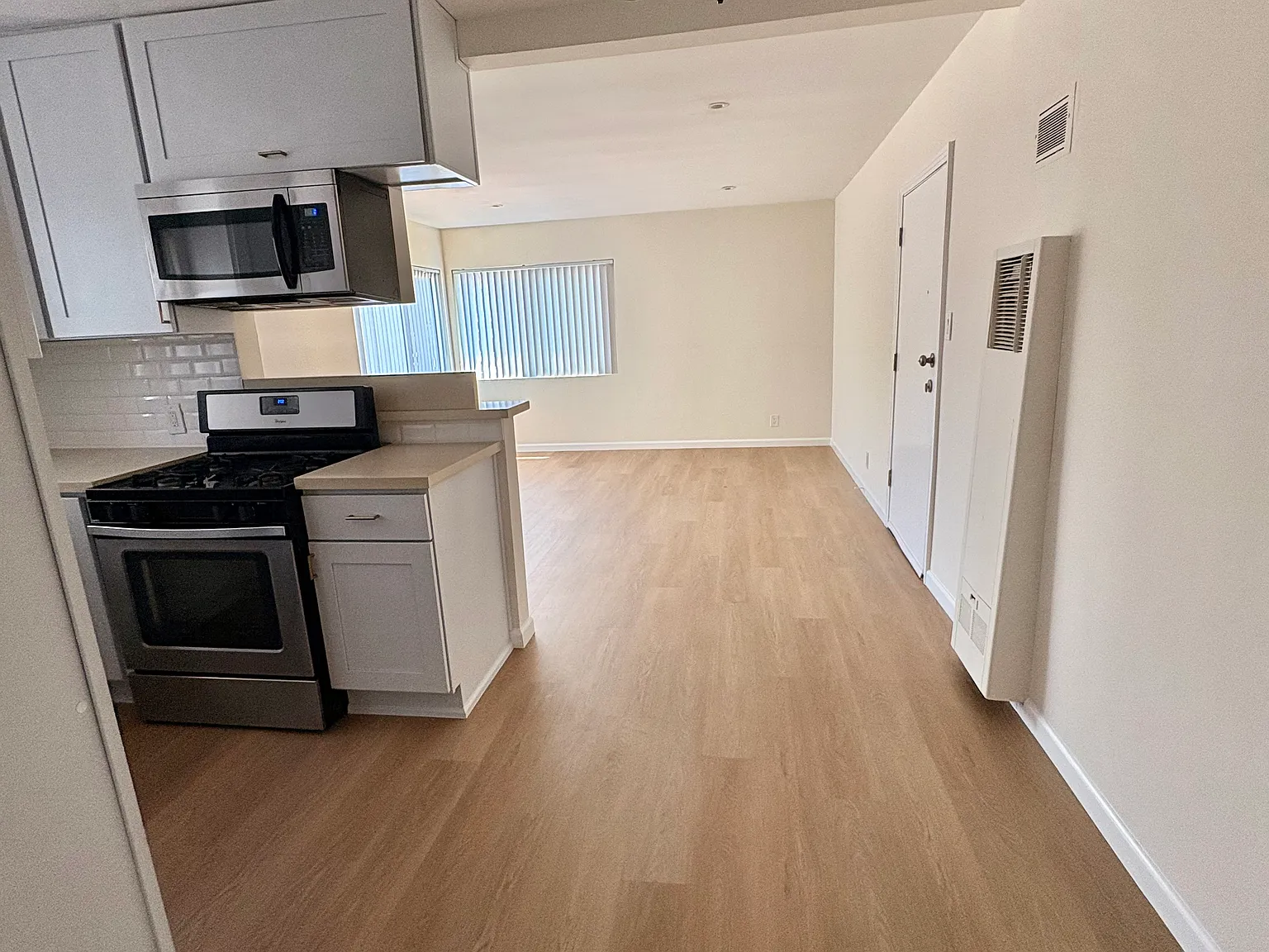 1 bed, 700 sqft, $2,200 — Photo 3