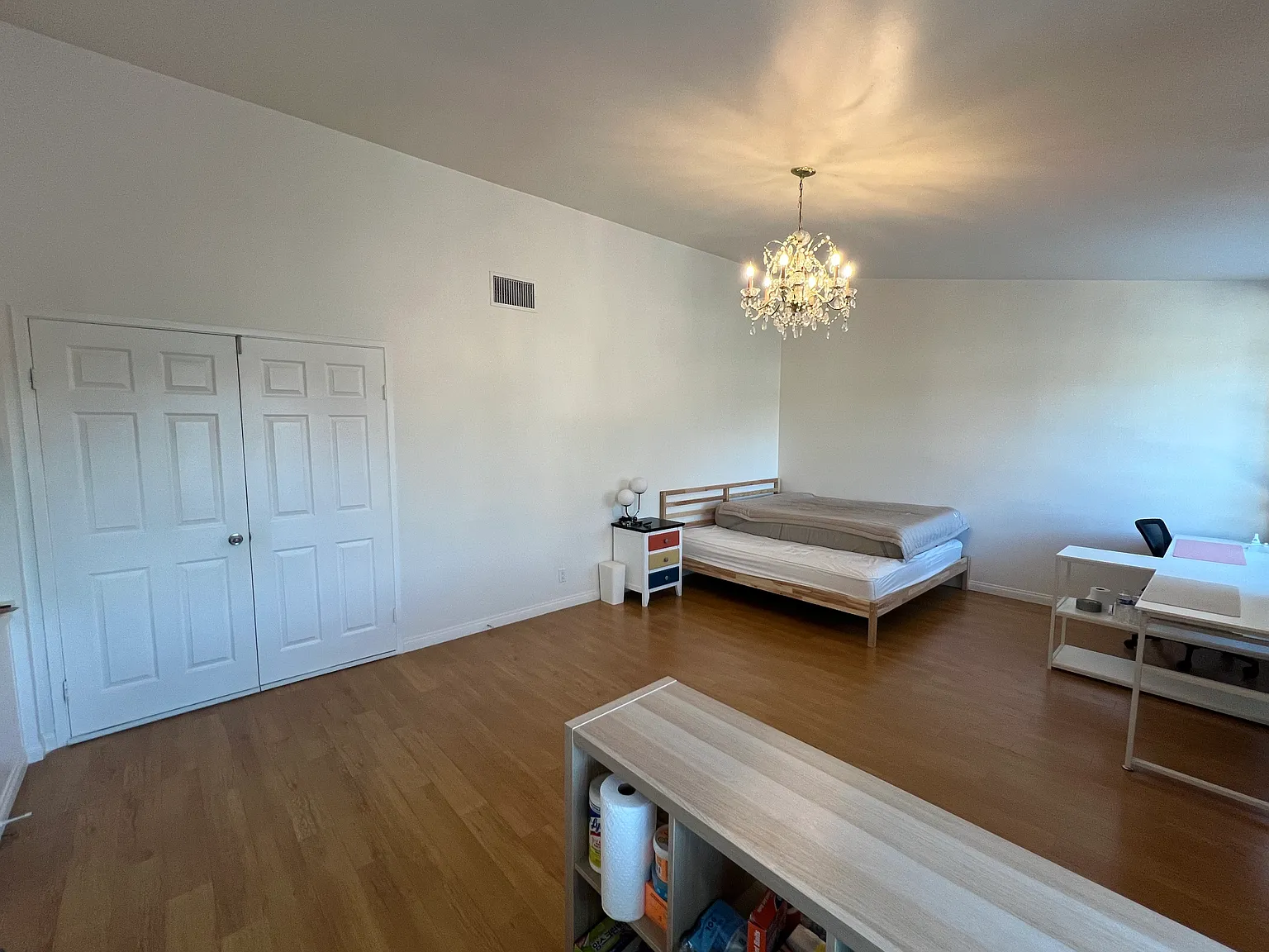 132 W Yale Loop — Photo 3