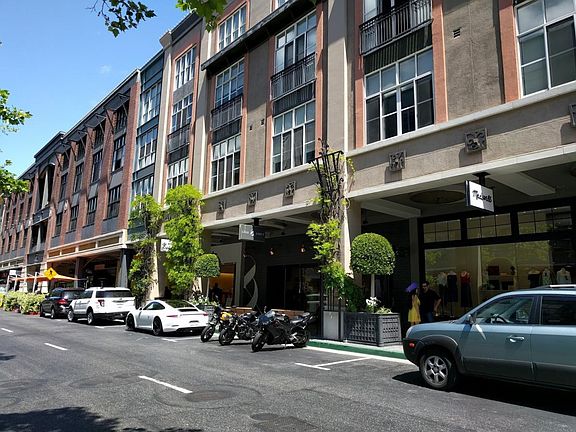 4th image of 334 Santana Row APT 228