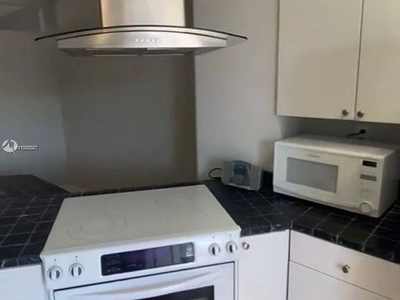 5th image of 2225 NE 123rd St APT 104