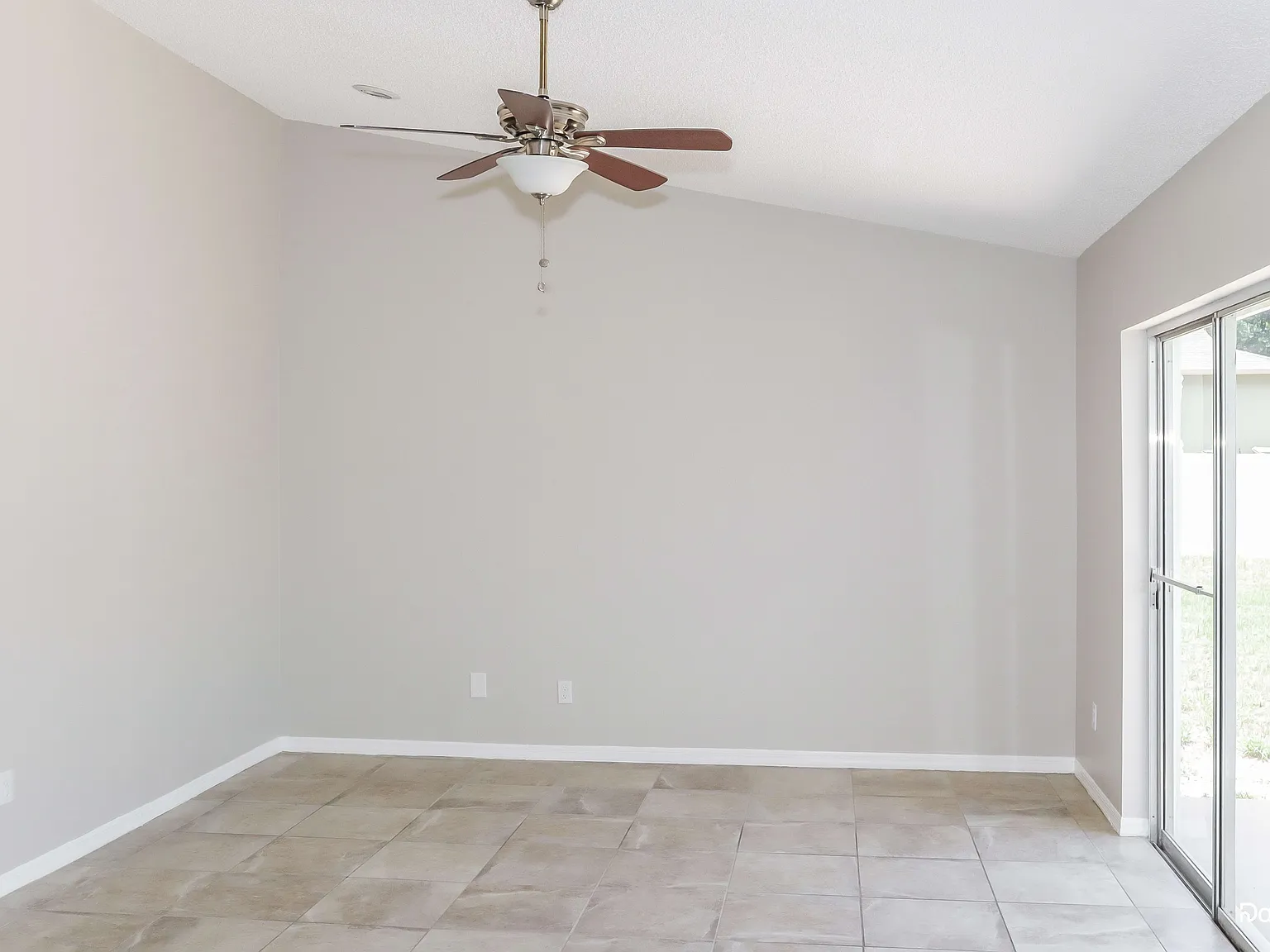 3 bed, 2.0 bath, 1686 sqft, $2,410 — Photo 4