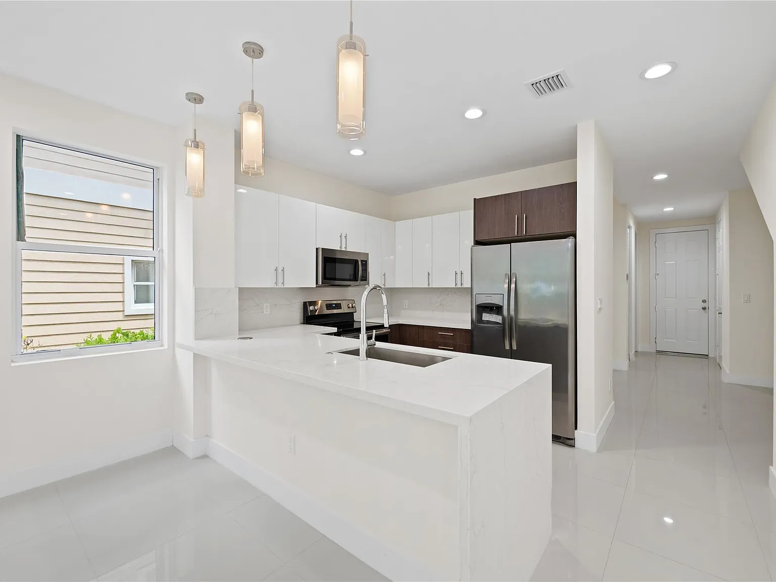 4 bed, 3.5 bath, 2120 sqft, $5,000 — Photo 4
