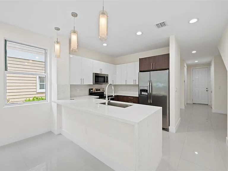1430 SW 4th Ave #1430 — Photo 4
