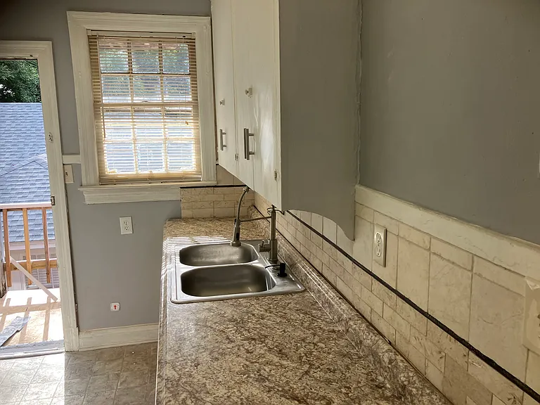 2574 Myra St — Photo 8