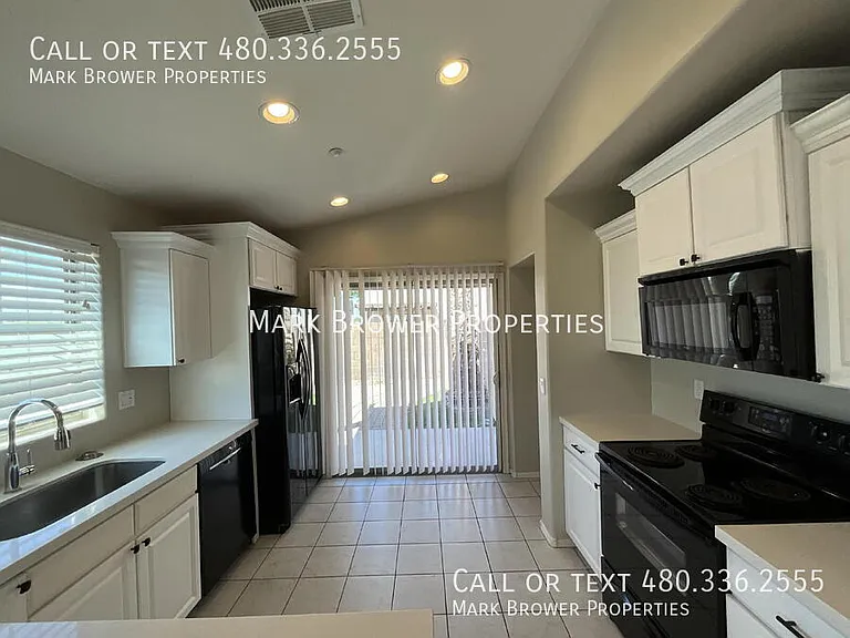 2751 E Bart St — Photo 8