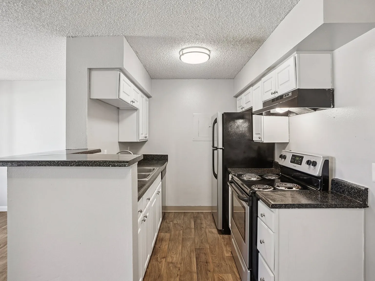 Windmill Apartments — Photo 4