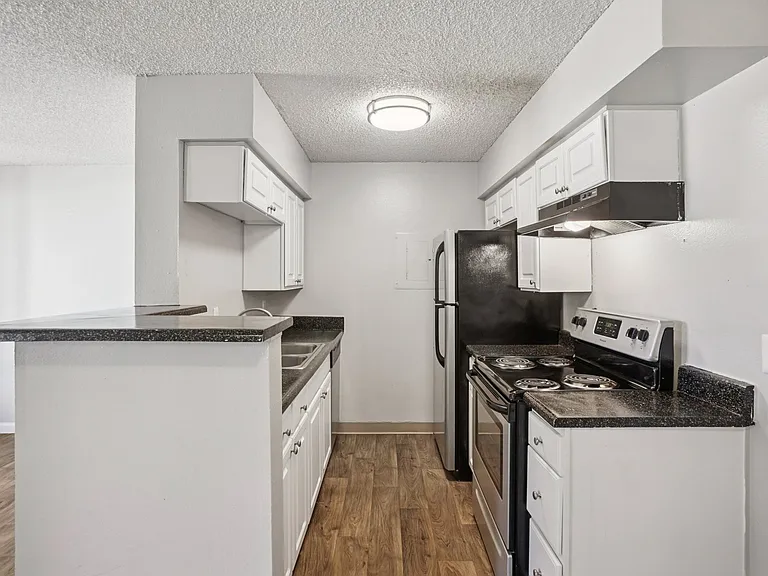 Windmill Apartments — Photo 4